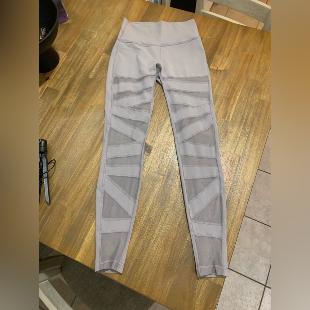 Lululemon Wunder Under Grey High Waist 28” Mesh Athletic Leggings.